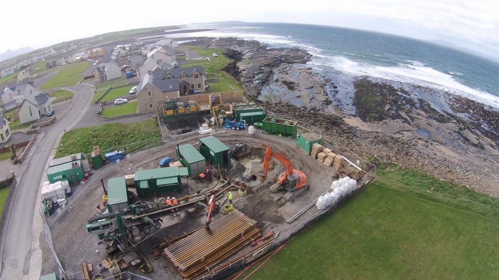 AMS Trenchless' PD250/90 RP-T with mud mixing and recycling systems set up for rock drilling in Bundoran, Ireland